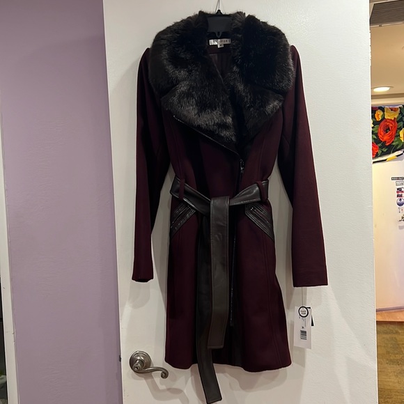 Faux fur coat. - Picture 1 of 9